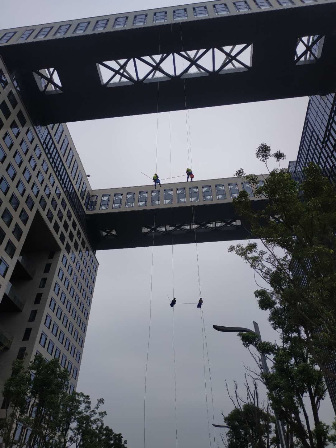 【江城清洗】中秋國慶，他們不放假！